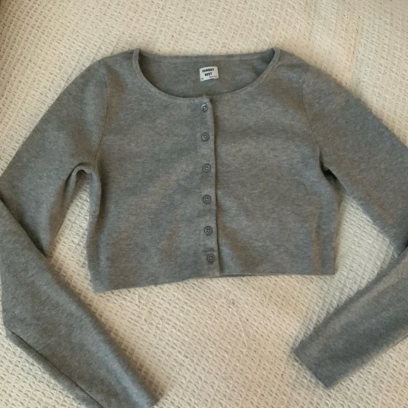 Aritzia Sunday Best Cropped Grey Button Up Cardigan Sweater Top Long Sleeve - Picture 4 of 6